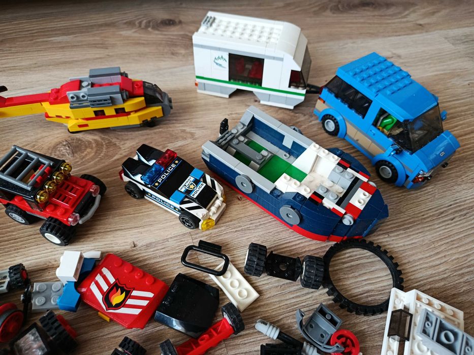 LEGO mix ok. 850 g auta helikopter koła