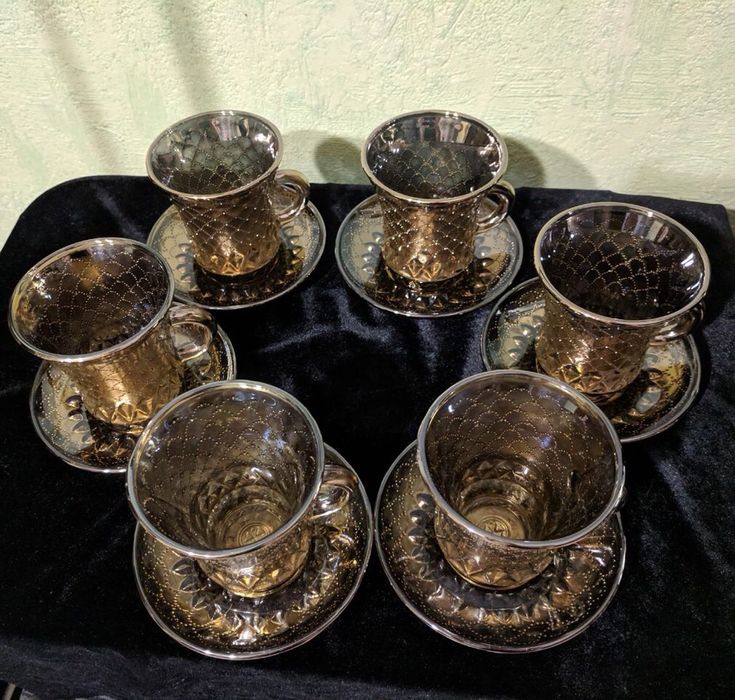 Красивый золотой кофейный сервиз на 6 персон