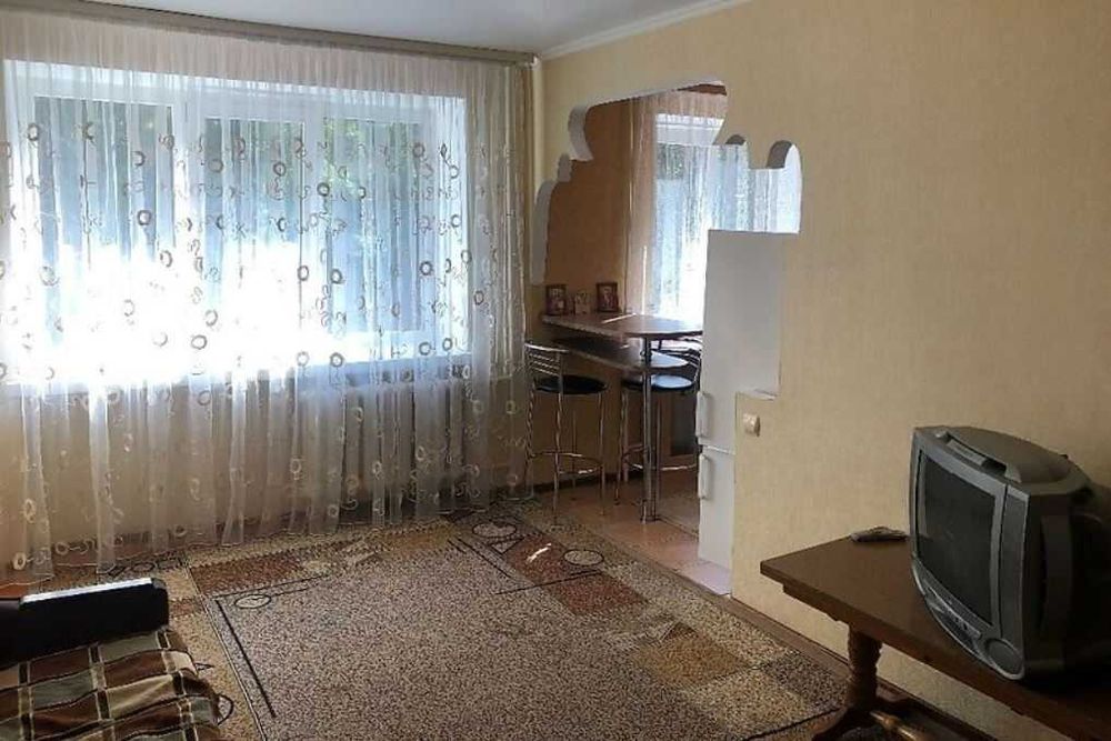 2х кімнатна на вул.Інститутській, 2й поверх, 47м2. Гарний стан!