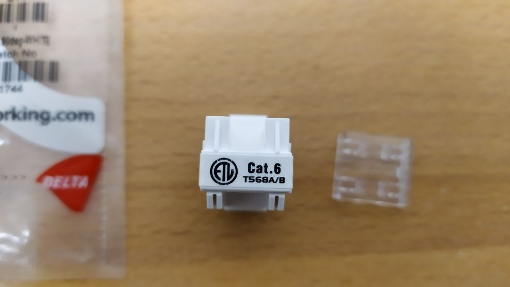 Conetor RJ 45 novo