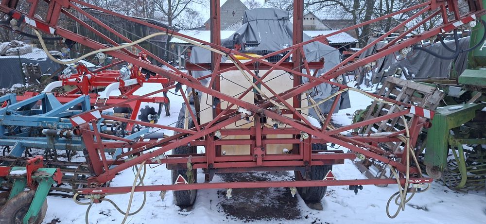 Opryskiwacz 1000 l, Pilmet , 15m