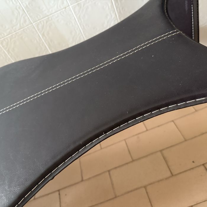 Mesa de vidro com 6 cadeiras