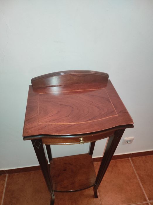 Mesa de apoio/telefone