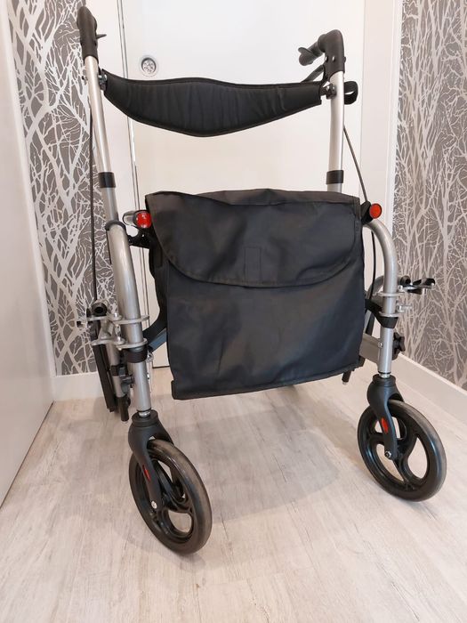 Chodzik czterokołowy ( nowiutki )