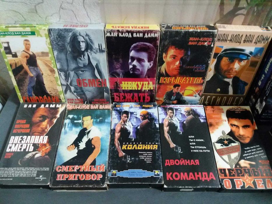 Видеокассеты Ван Дам Универсальный солдат Некуда бежать