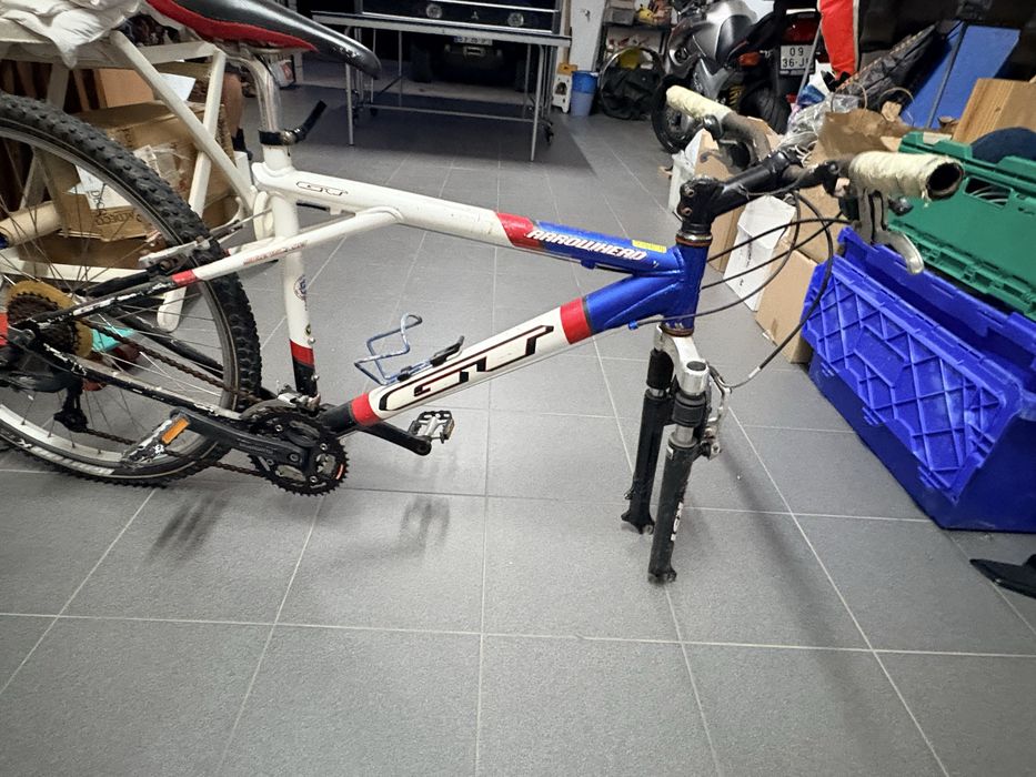 Bicicleta GT Arrowhead 26” – Suspensão dianteira