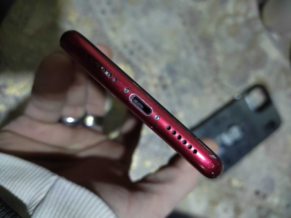 iPhone 11 128GB красный