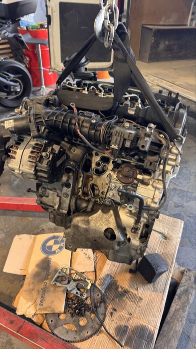 Motor bmw 20d n47  COMPLETO com todos os perifericos(tem um problema num cilindro)