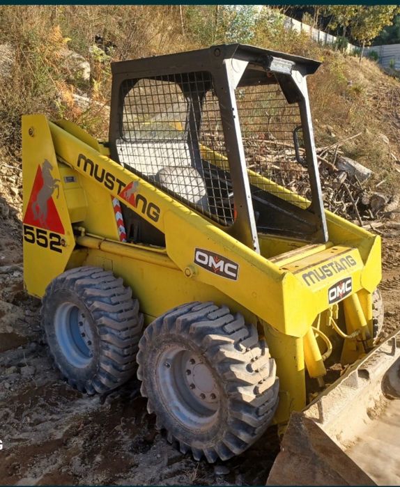 Pá carregadora Mustang 552