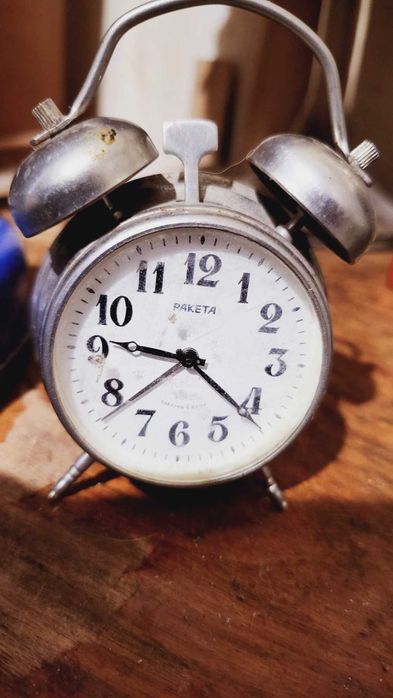 рабочие часы-будильник "Ракета"