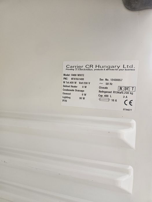 Arca frigorífica vertical da marca CARRIER