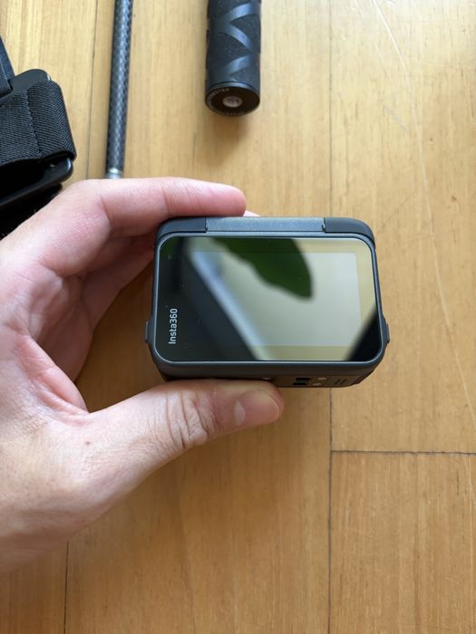 Insta360 Ace Pro NOVA (nunca usada) + Kit completo para moto