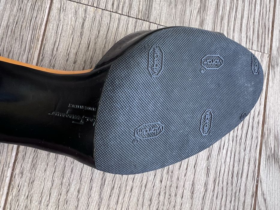 Мюлі Ferragamo р. 37