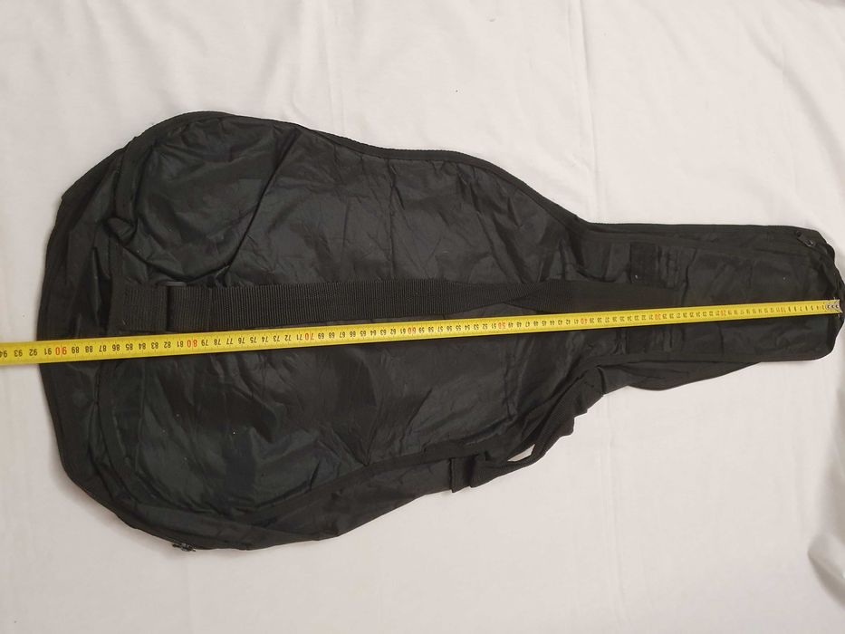 Продам чехол для акустической  гитары.