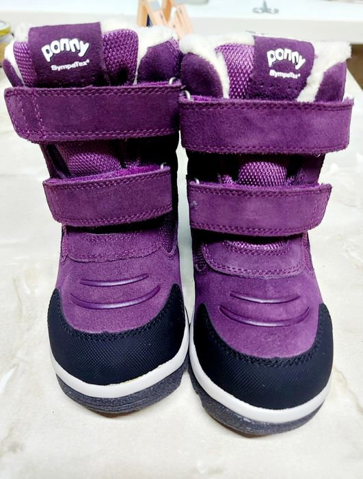 Зимове взуття на дівчинку.
