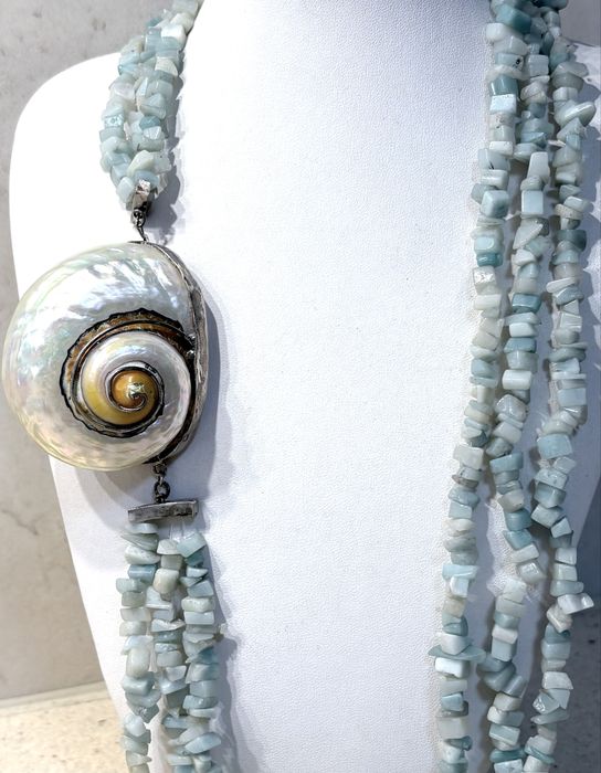 Fantastic vintage necklace with semi-precious stones and shell in silver