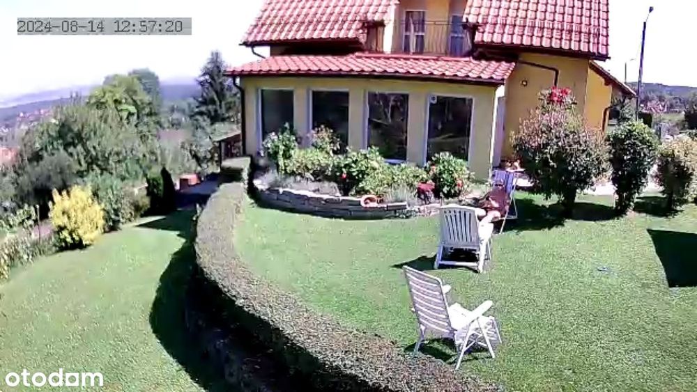 Dom wolnostojący z garażem i ogrodem w mieście