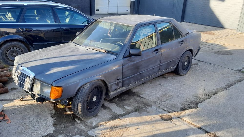 Mercedes 190 1.8 benzyna na części