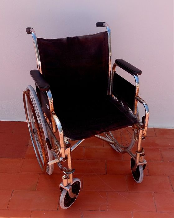 Cadeira de rodas colapsável