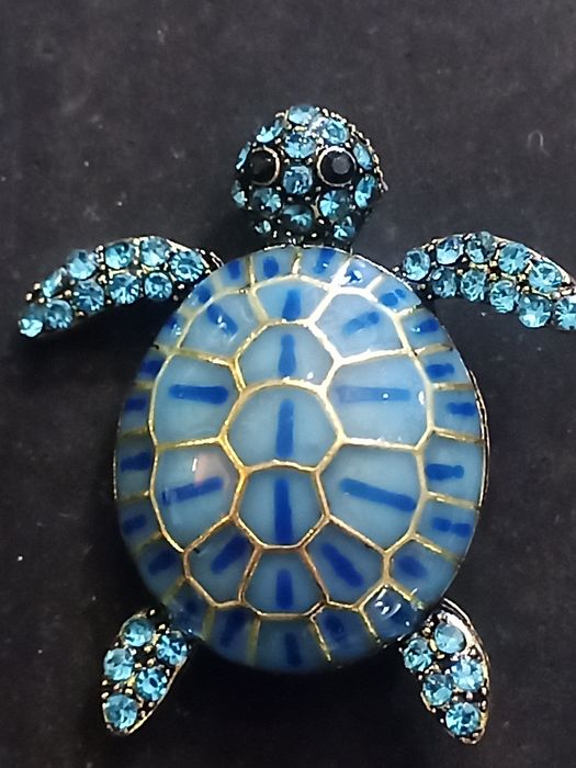 Pregadeira ou broche para casaco tartaruga ou flor