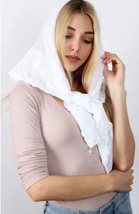 Хустка біла ошатна на хрестини на вінчання Аріана