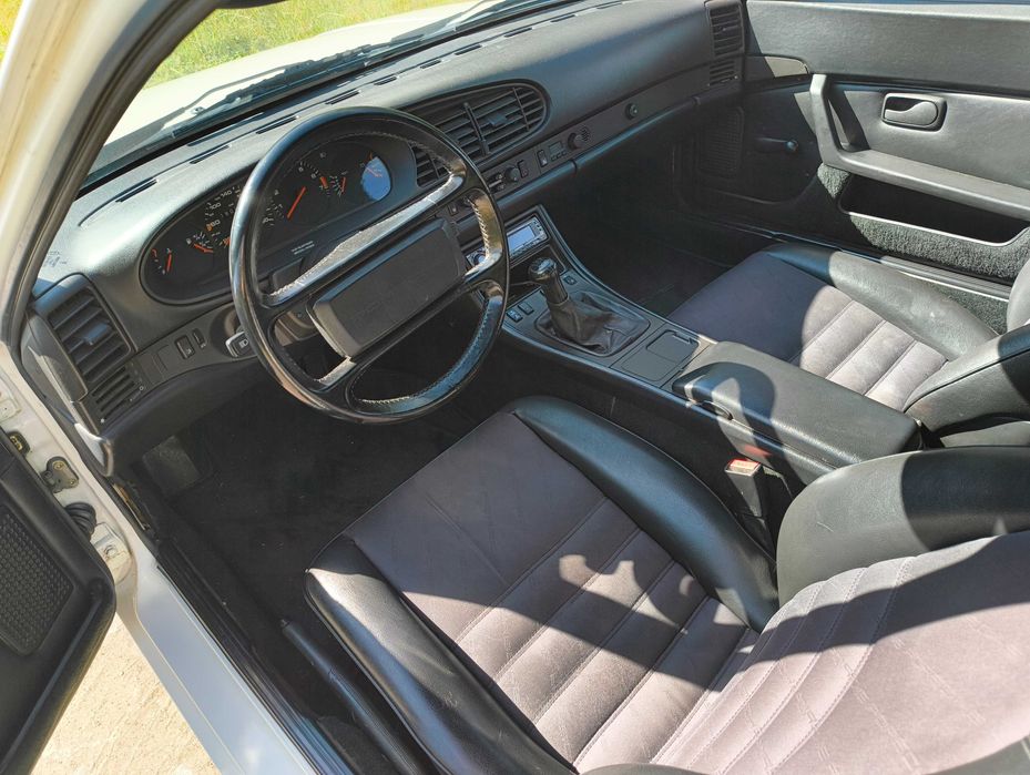 Samochód Porsche 944