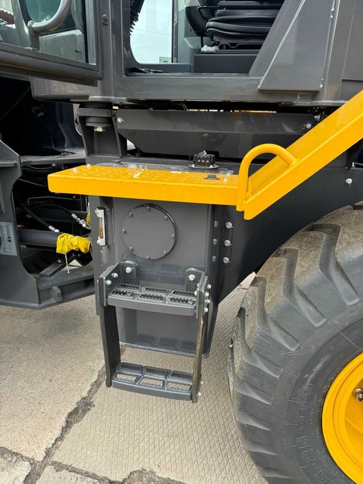 Фронтальний навантажувач XCMG XC938 погрузчик 3.5 тон