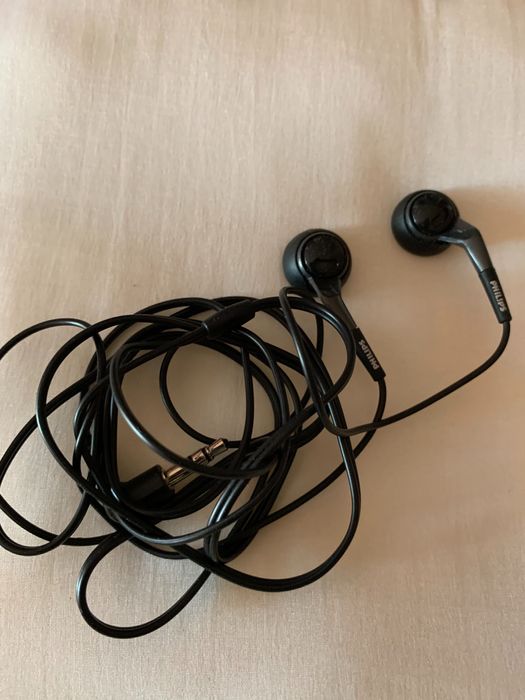 Наушники для телефона ,разные.