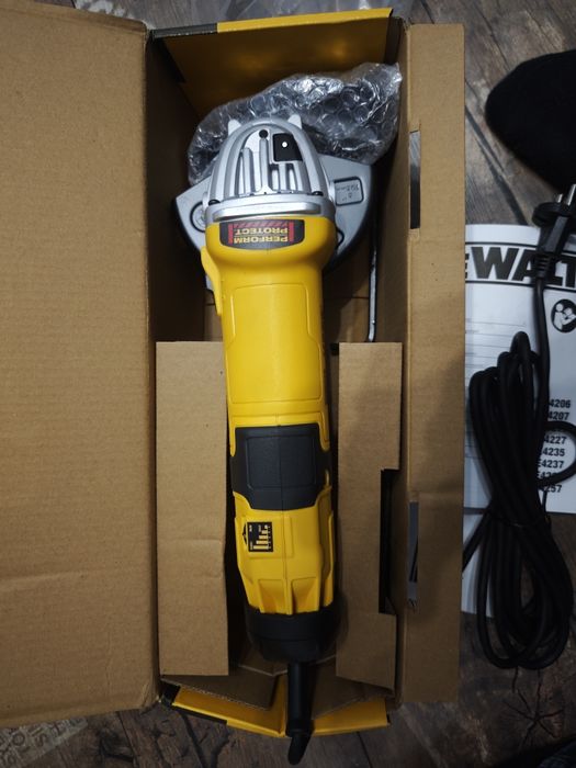 DeWalt DWE4257-QS regulacja obrotów 1500W