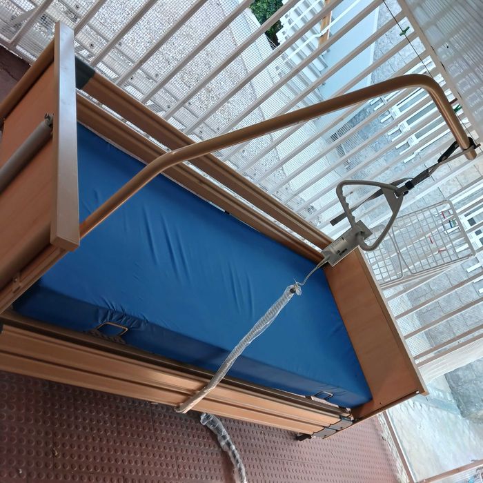 Cama para pesoas  com dificuldade! Vendase