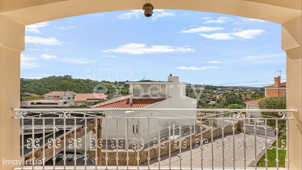 Moradia com 3 suites e piscina coberta a 10 min das praias da Ericeira