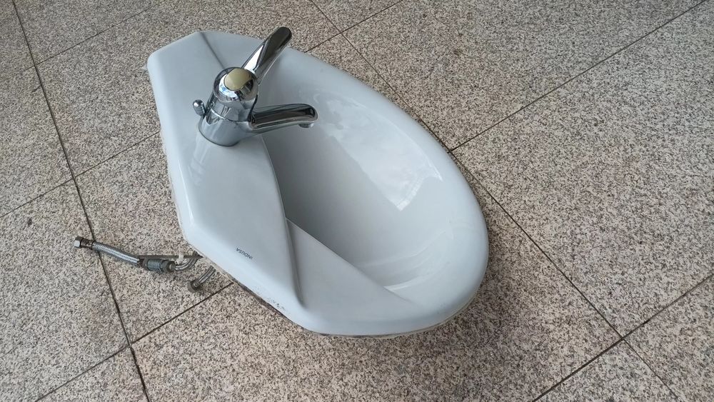 Lavatório Indusa com torneira
