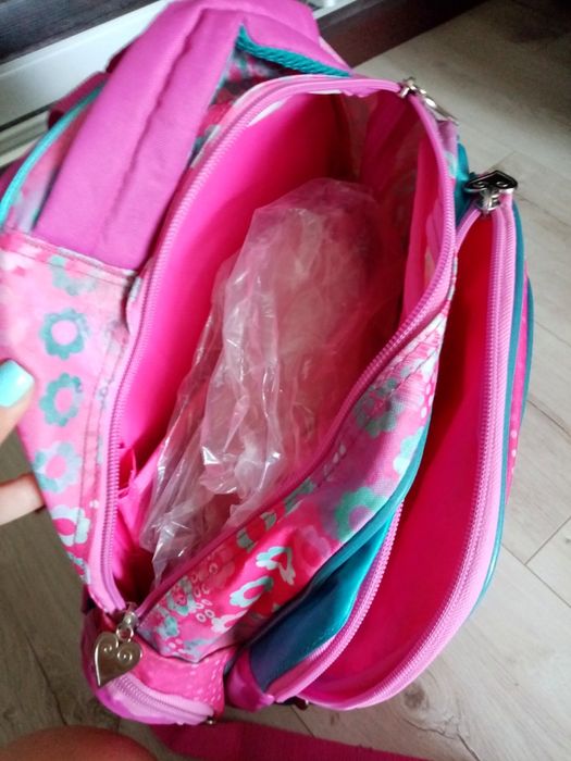 Новый школьный рюкзак. Портфель для девочки 1-4 клас