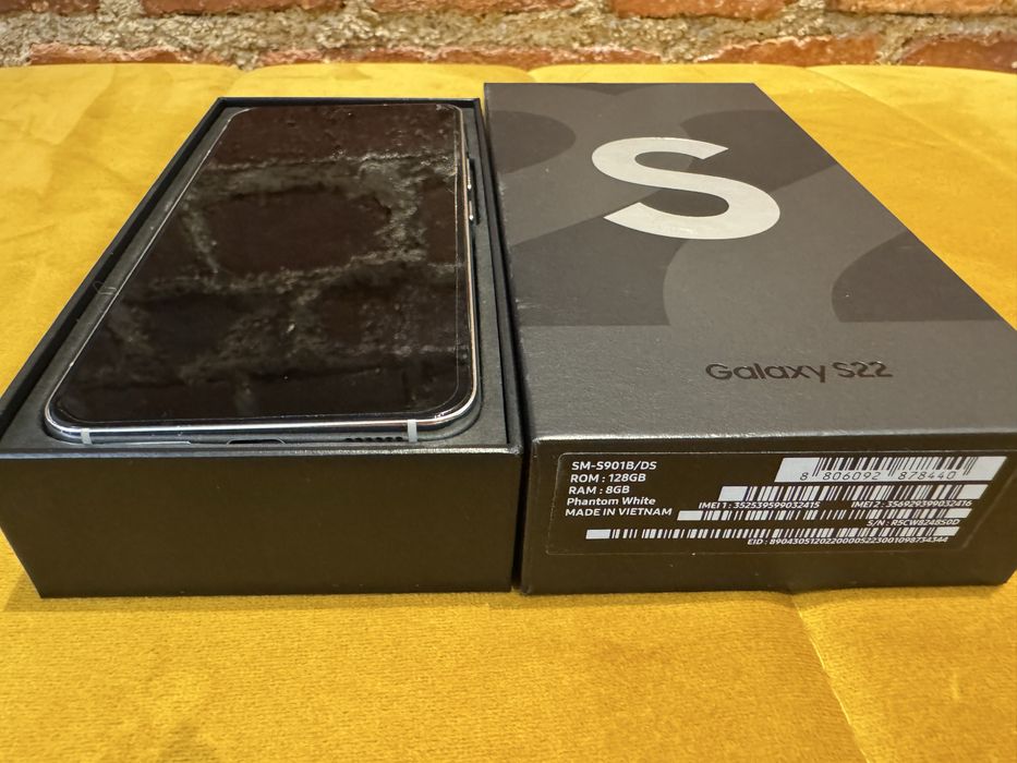 Smartfon Samsung Galaxy S22