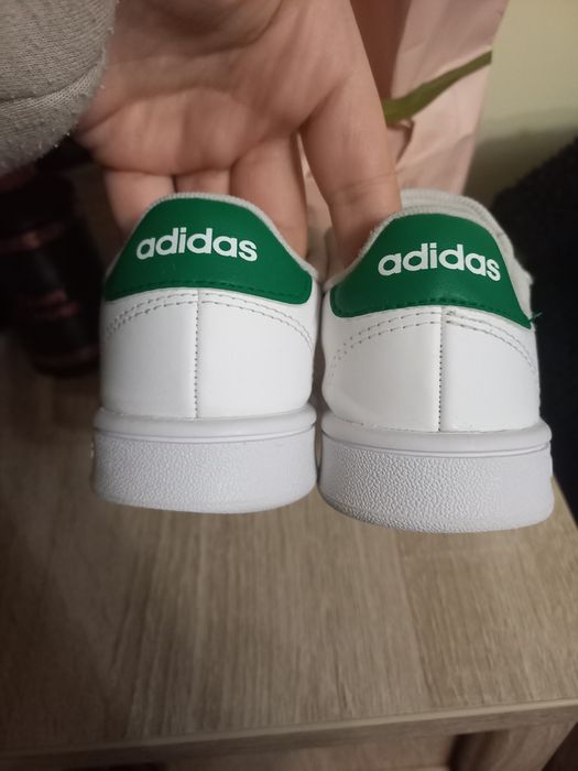 Adidas кросівки шкіряні