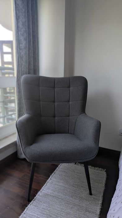 Cadeirão ULDUM tecido cinzento