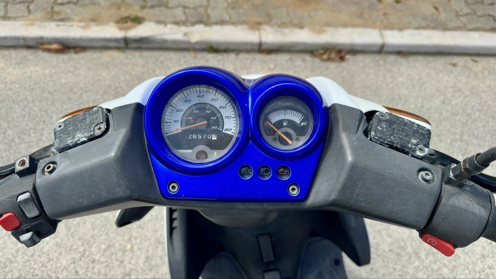 Yamaha Aerox YQ50 (2009) – Original + Escape LeoVince – Excelente Estado