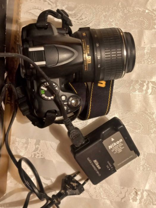 Nikon D 3000  z ogiektywen 18-55 plus