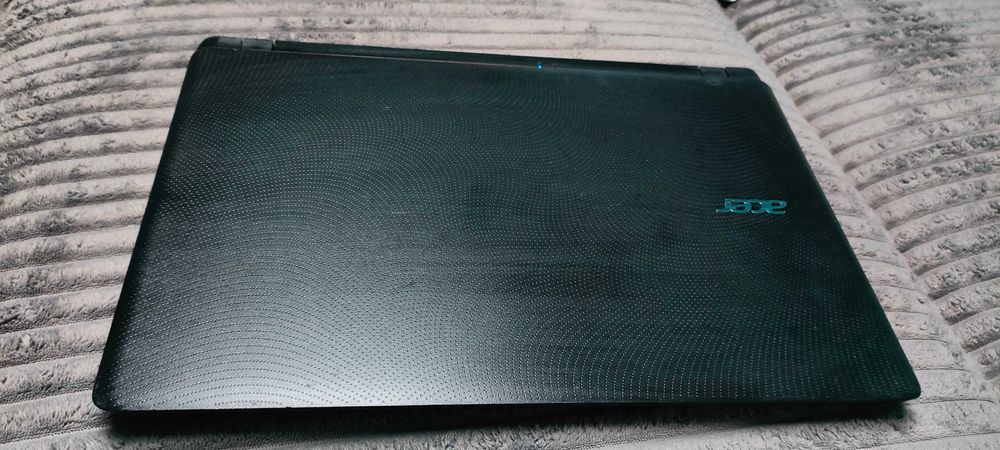 Acer laptopa ES 15