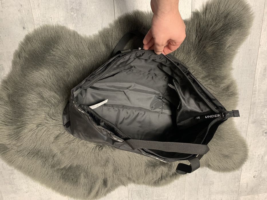 Жіноча чорна сумка Under Armour Favorite Tote