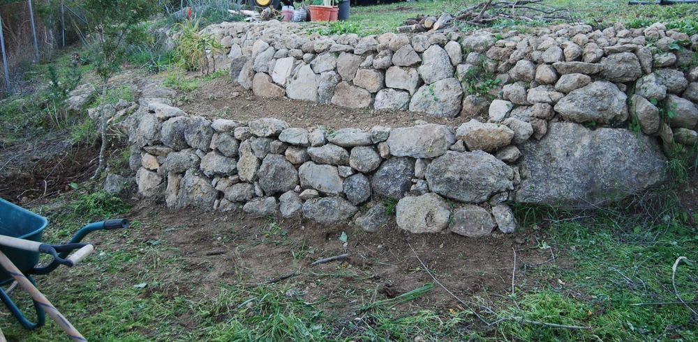 Limpeza de terrenos/podas/gestão de águas pluviais, muros