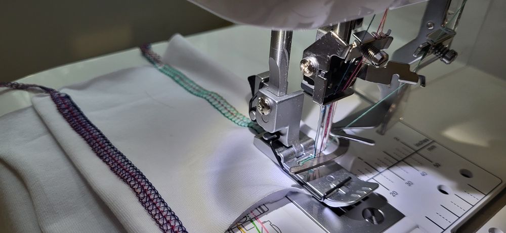продам розпошивальну побутову машинку brather cover stitch cv 3550