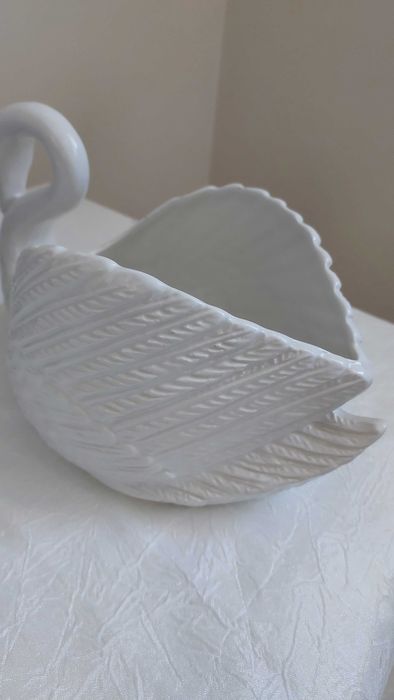 Лебідь фарфор статуетка
