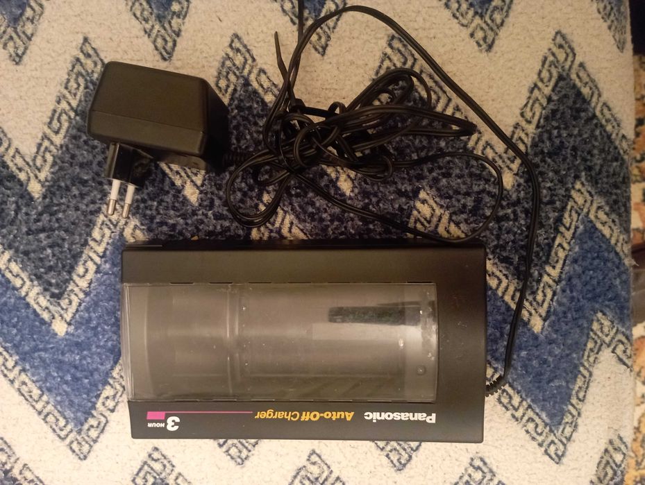 Зарядний пристрій для батарейок Panasonic BQ-4FE (АА, ААА, D, C, 9v)