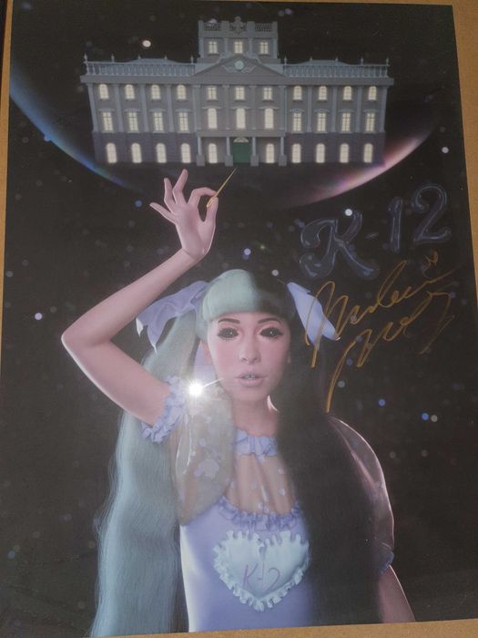 Melanie Martinez plakat z autografem