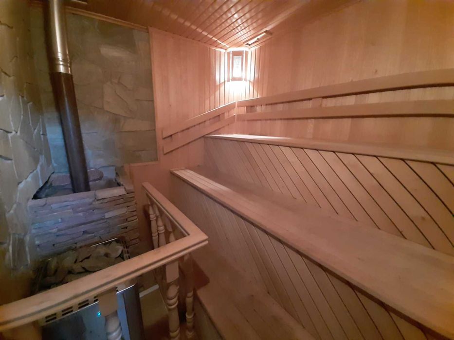 Киев. Дома 300 кв. Сауна. Джакузи. До 15 человек.