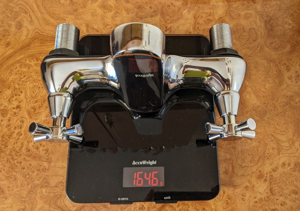 Змішувач до умивальника новий