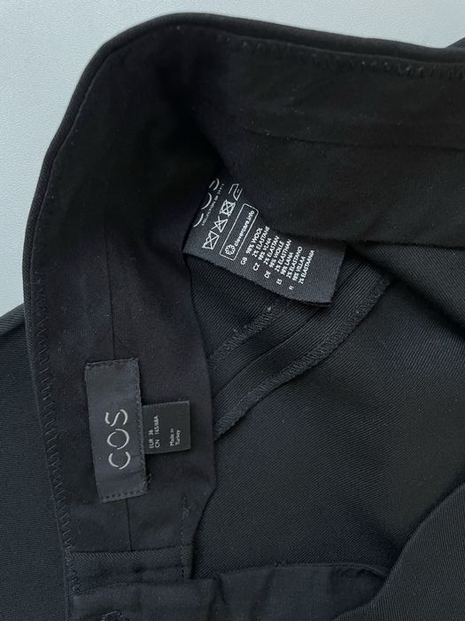 Чорна спідниця Cos юбка миди мини