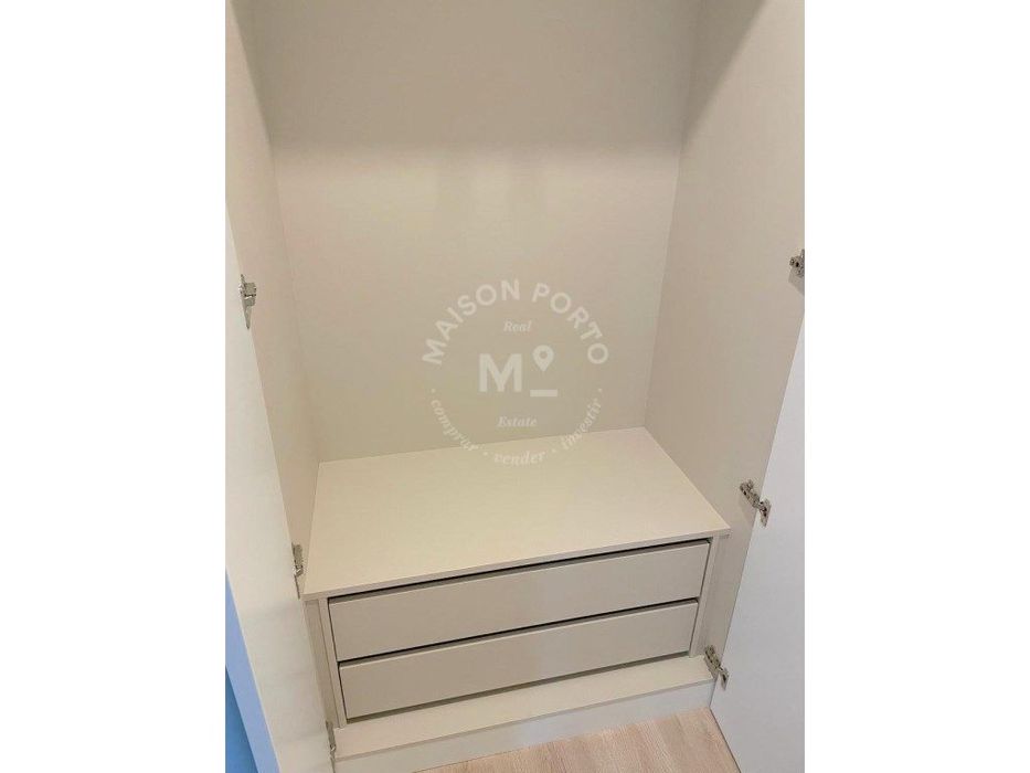 Apartamento T3 com Suite, Varanda com churrasqueira e Box de Garage...