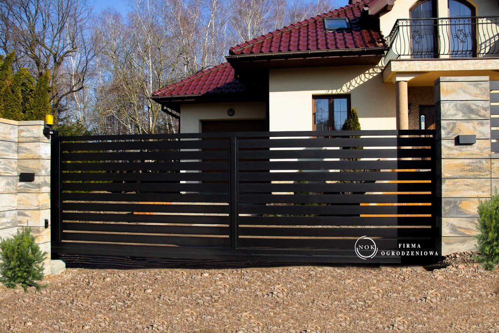 Ogrodzenie z bloczków oraz fundamenty, Niepołomice